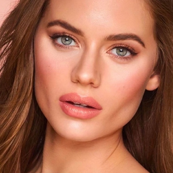 Charlotte Tilbury Glowing Pretty Skin Palette - Picture 6 of 9